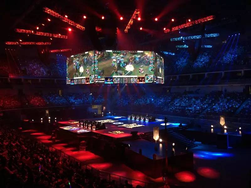 2025年即将画上句号，一起来回顾下2025年LPL冠军队伍