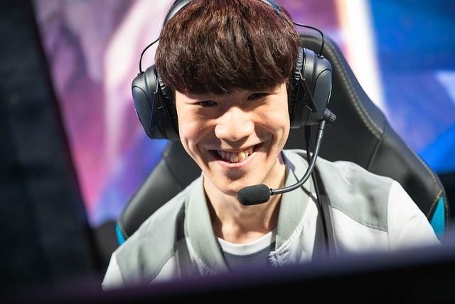 LNG公布新赛季大名单：Doinb担任中单，Lvmao加盟